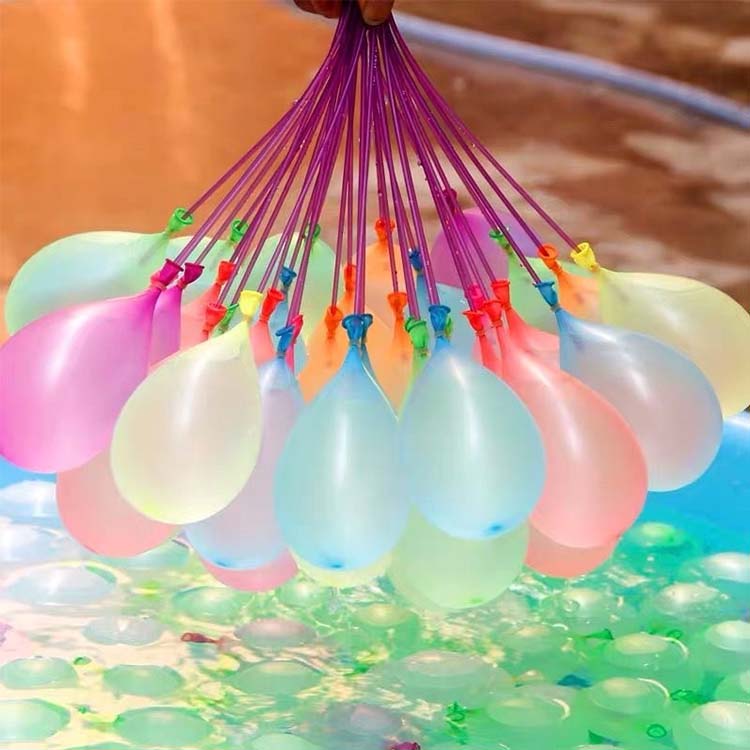 Kratek balon, napolnjen z vodo